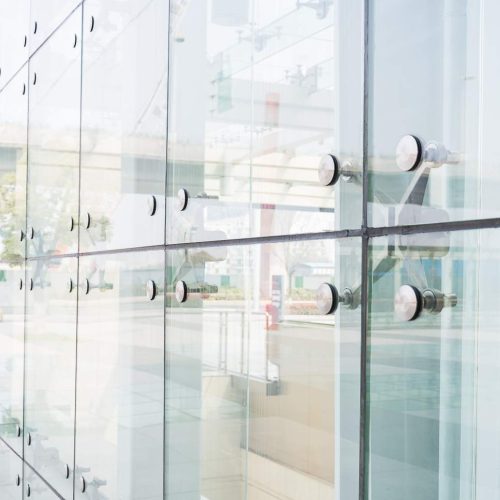 primer-plano-fachada-reflejos